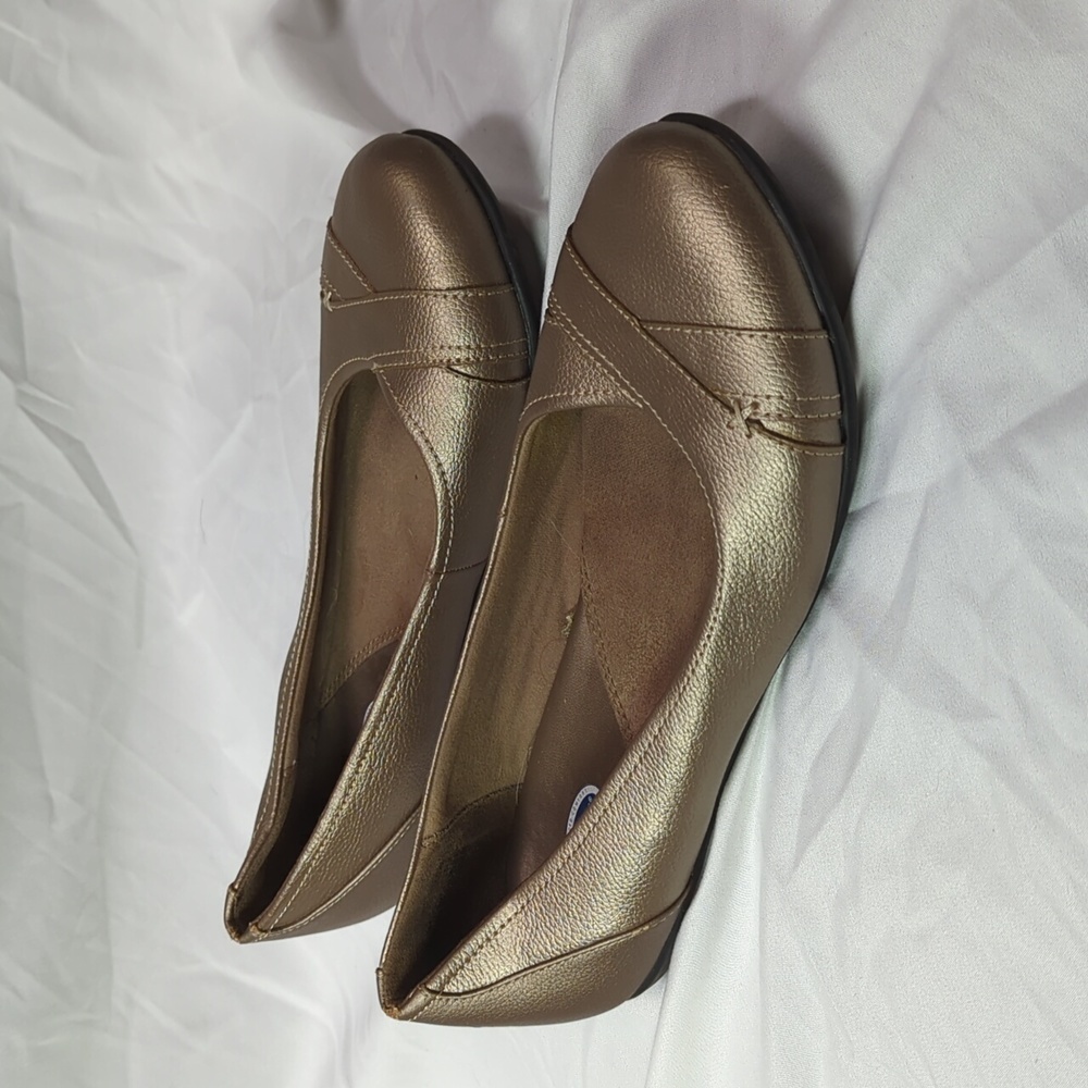 Dr Scholl's Sz 9 Gold/Copper Flats. Comfortable and stylish comfort flats - Picture 2 of 12
